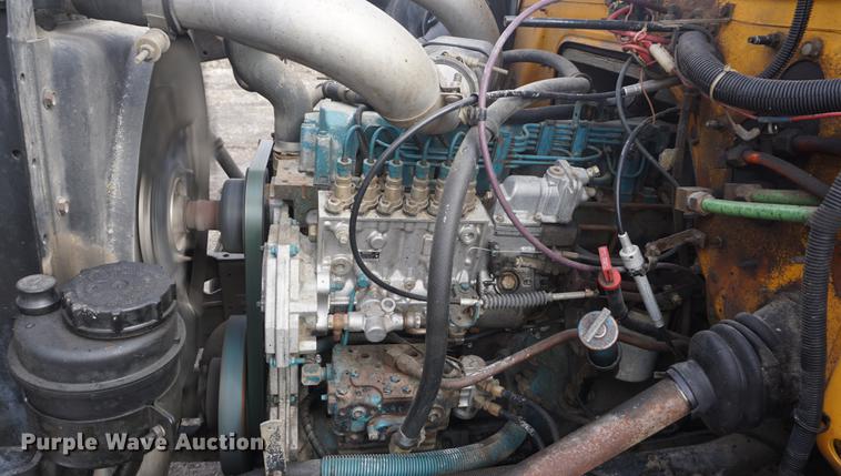 image for item DF7635 1997 International 4900 oil distributor truck