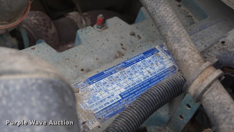 image for item DF7635 1997 International 4900 oil distributor truck