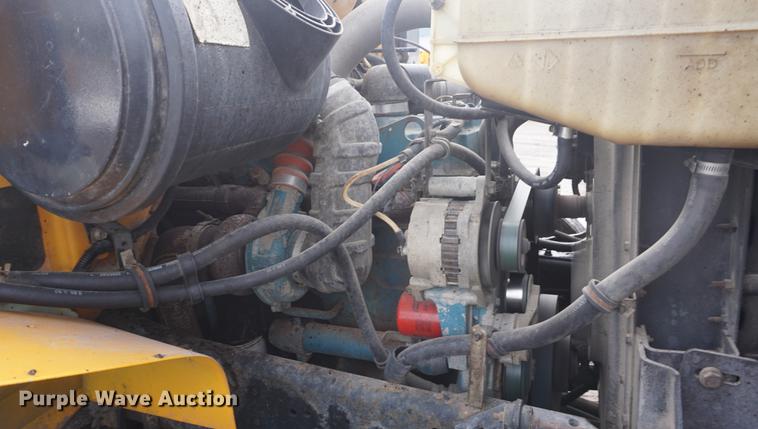 image for item DF7635 1997 International 4900 oil distributor truck