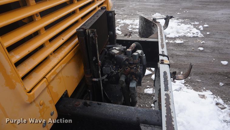 image for item DF7635 1997 International 4900 oil distributor truck