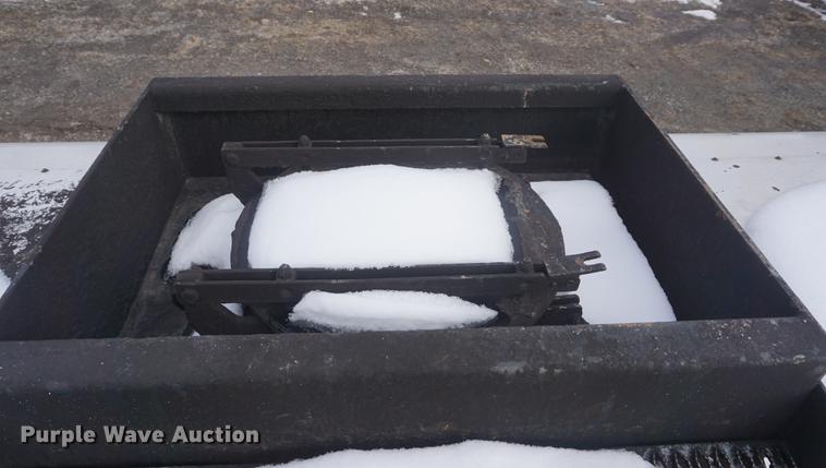 image for item DF7635 1997 International 4900 oil distributor truck