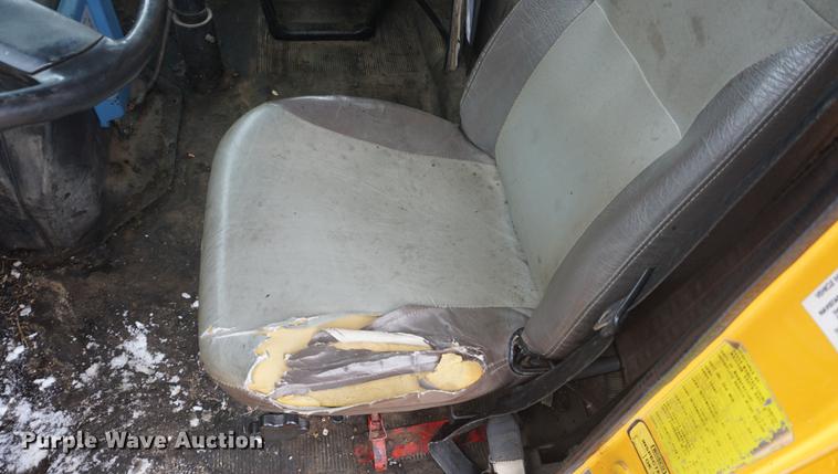 image for item DF7636 1996 International 4900 oil distributor truck