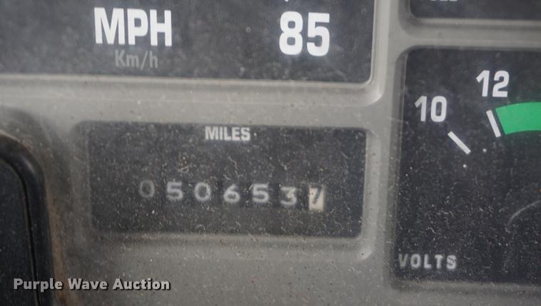 image for item DF7636 1996 International 4900 oil distributor truck