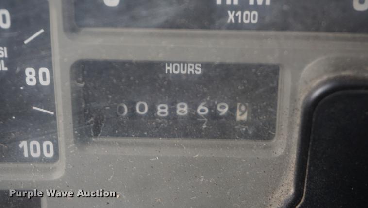 image for item DF7636 1996 International 4900 oil distributor truck