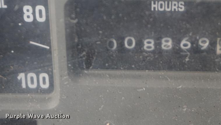 image for item DF7636 1996 International 4900 oil distributor truck