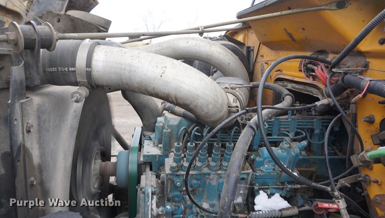 image for item DF7636 1996 International 4900 oil distributor truck