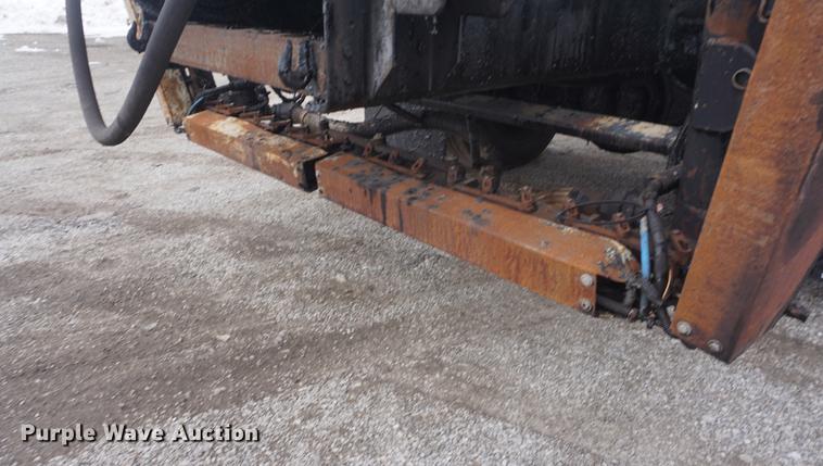 image for item DF7636 1996 International 4900 oil distributor truck