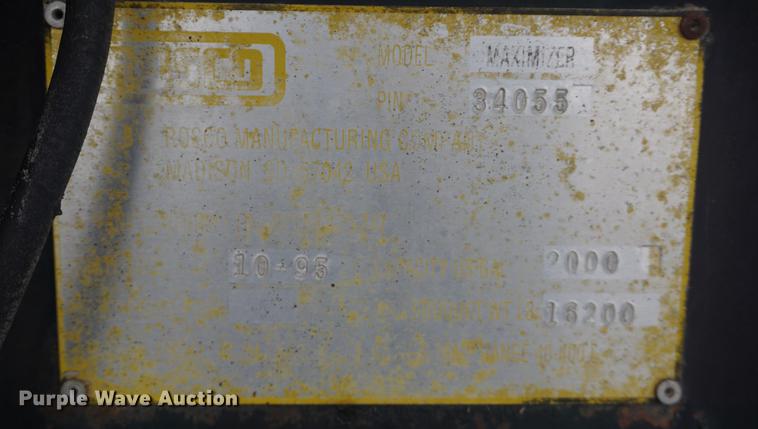 image for item DF7636 1996 International 4900 oil distributor truck