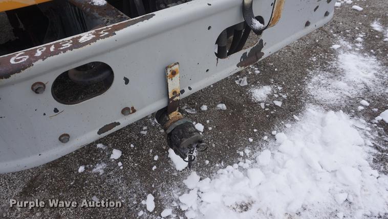 image for item DF7636 1996 International 4900 oil distributor truck