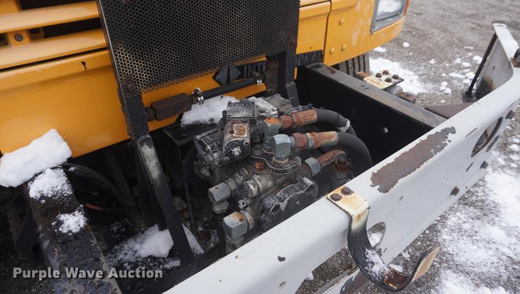 image for item DF7636 1996 International 4900 oil distributor truck