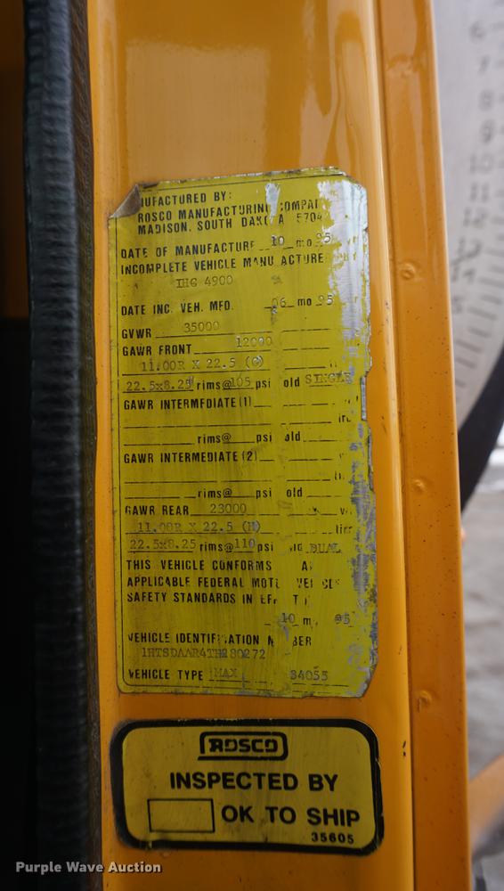 image for item DF7636 1996 International 4900 oil distributor truck