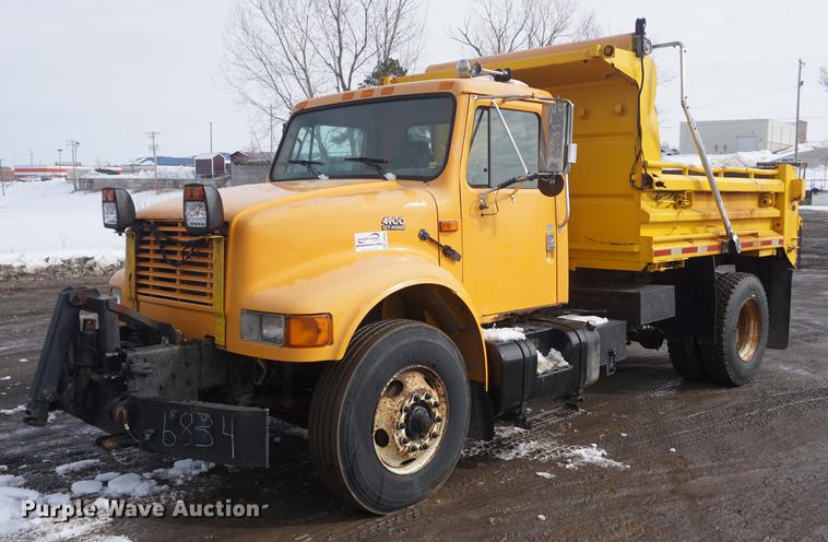 image for item DF7637 2002 International 4900 dump truck