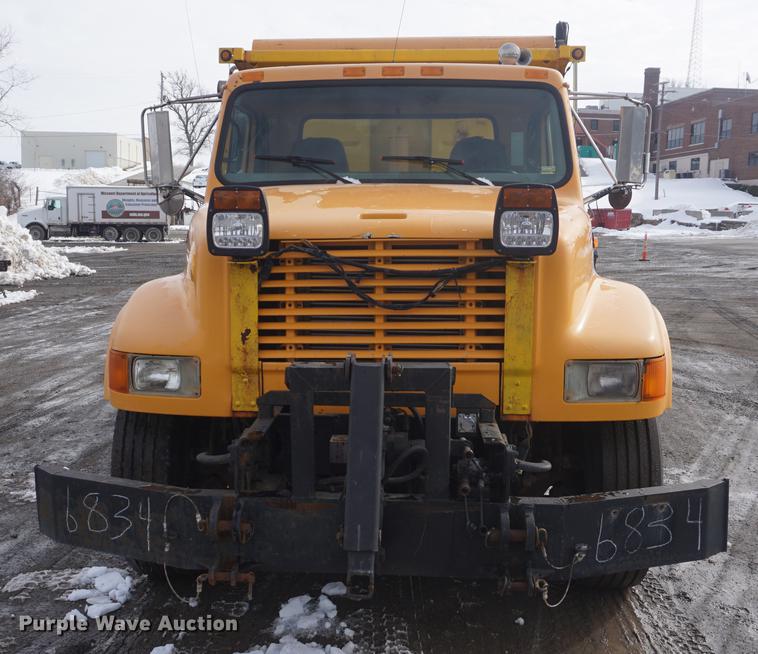 image for item DF7637 2002 International 4900 dump truck
