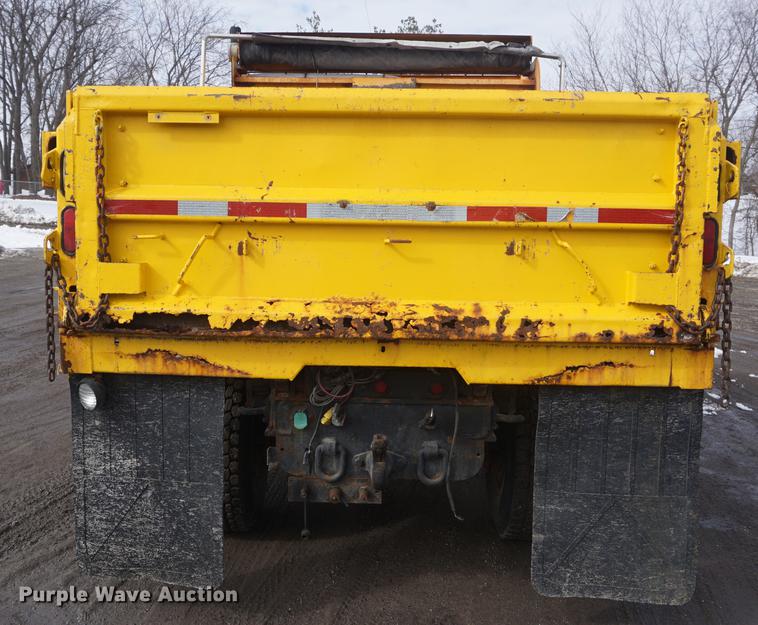 image for item DF7637 2002 International 4900 dump truck