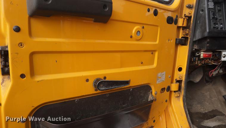 image for item DF7637 2002 International 4900 dump truck