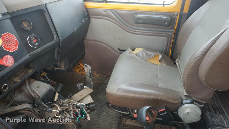 image for item DF7637 2002 International 4900 dump truck