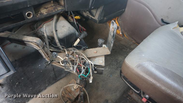 image for item DF7637 2002 International 4900 dump truck