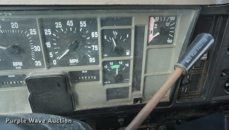 image for item DF7637 2002 International 4900 dump truck