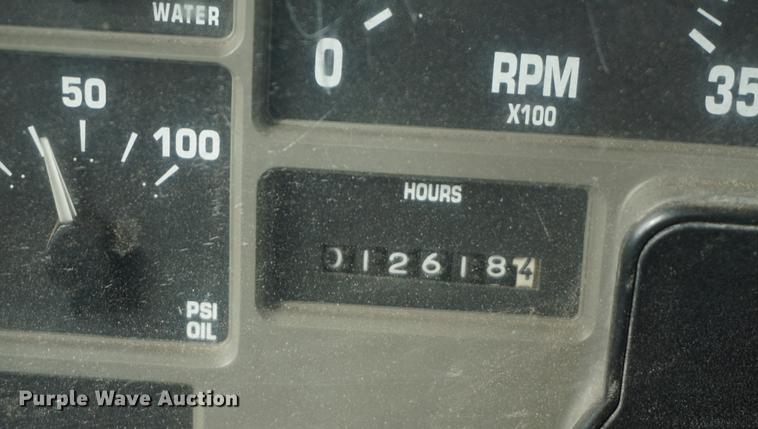 image for item DF7637 2002 International 4900 dump truck