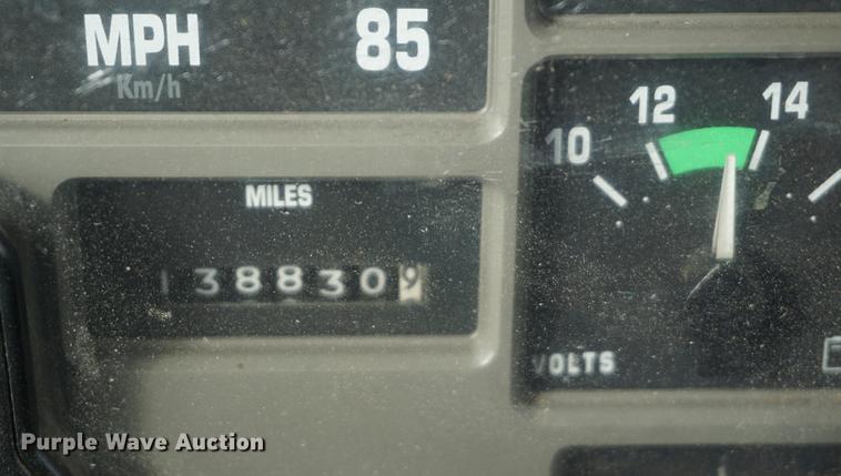 image for item DF7637 2002 International 4900 dump truck