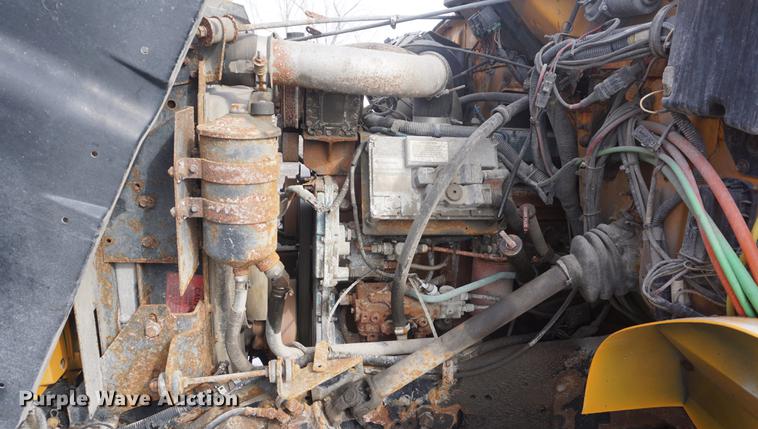 image for item DF7637 2002 International 4900 dump truck