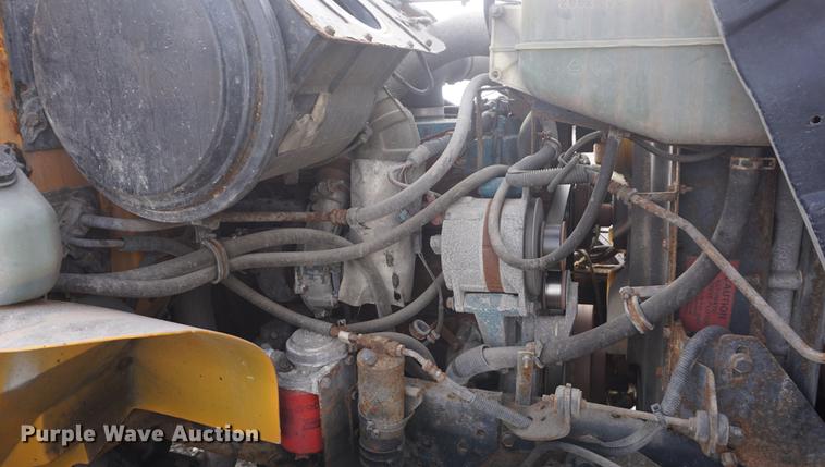 image for item DF7637 2002 International 4900 dump truck