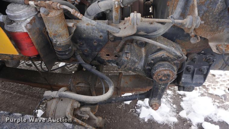 image for item DF7637 2002 International 4900 dump truck