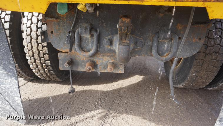 image for item DF7637 2002 International 4900 dump truck