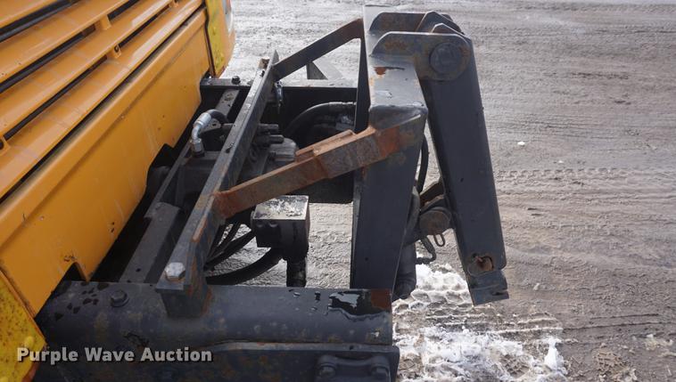 image for item DF7637 2002 International 4900 dump truck
