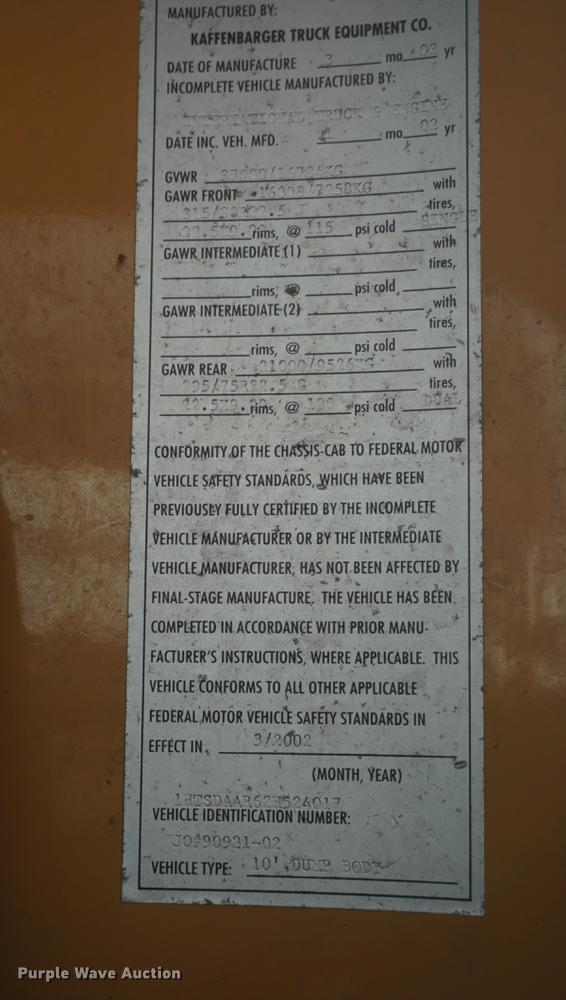 image for item DF7637 2002 International 4900 dump truck