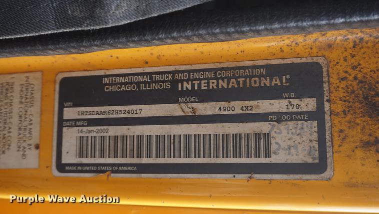 image for item DF7637 2002 International 4900 dump truck
