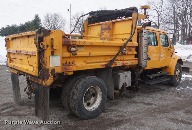 image for item DF7638 2002 International 4900 Crew Cab dump truck
