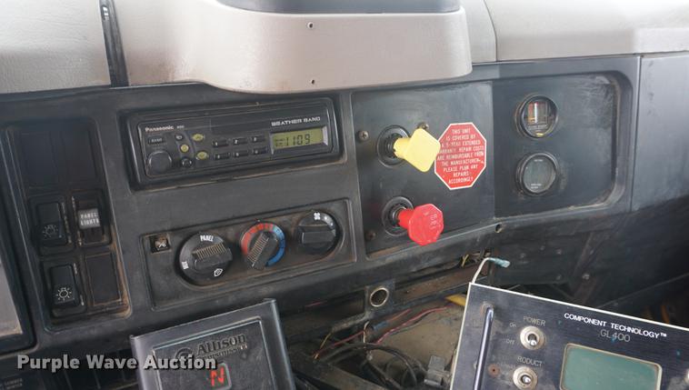 image for item DF7638 2002 International 4900 Crew Cab dump truck