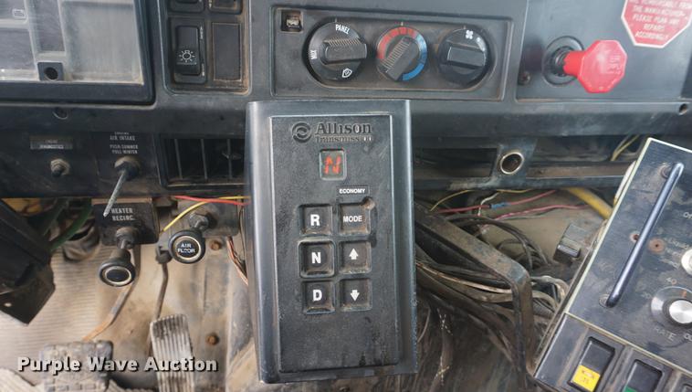 image for item DF7638 2002 International 4900 Crew Cab dump truck