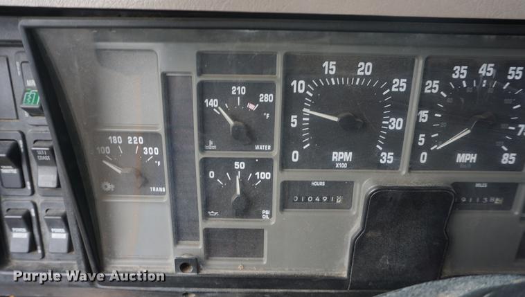 image for item DF7638 2002 International 4900 Crew Cab dump truck