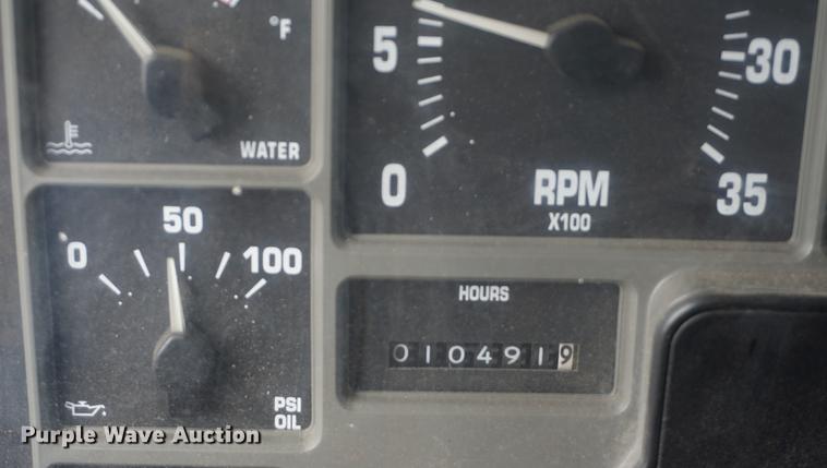 image for item DF7638 2002 International 4900 Crew Cab dump truck