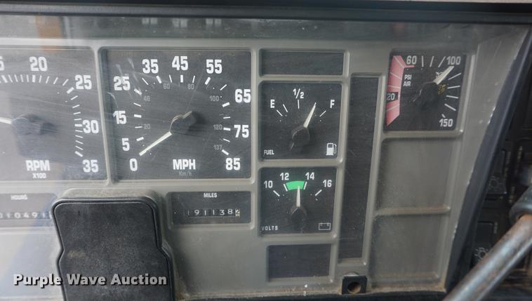 image for item DF7638 2002 International 4900 Crew Cab dump truck