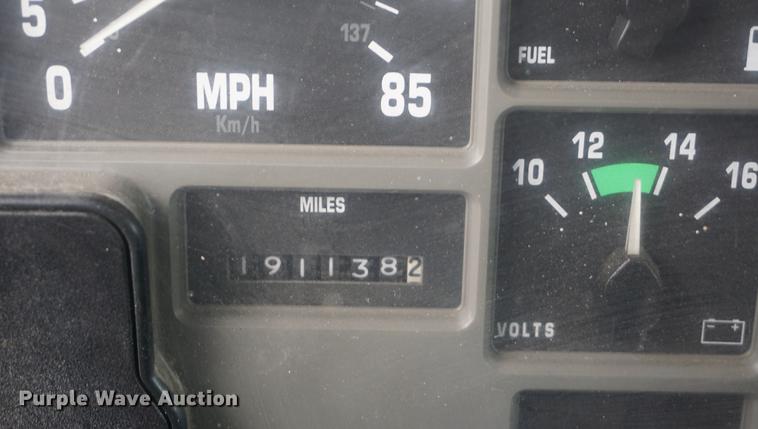 image for item DF7638 2002 International 4900 Crew Cab dump truck