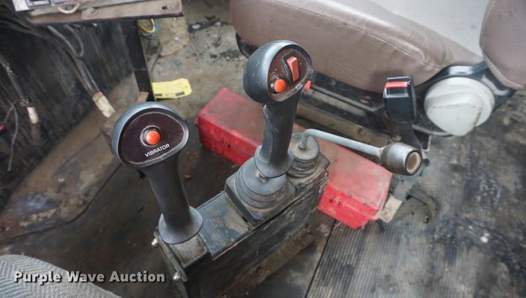 image for item DF7638 2002 International 4900 Crew Cab dump truck