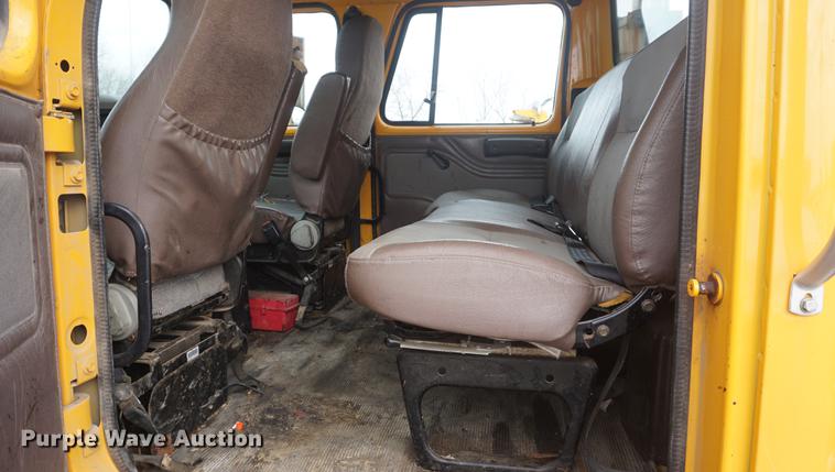 image for item DF7638 2002 International 4900 Crew Cab dump truck