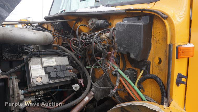 image for item DF7638 2002 International 4900 Crew Cab dump truck