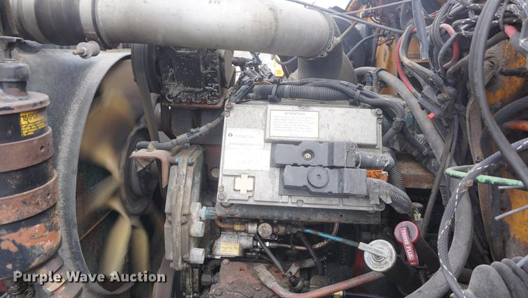 image for item DF7638 2002 International 4900 Crew Cab dump truck