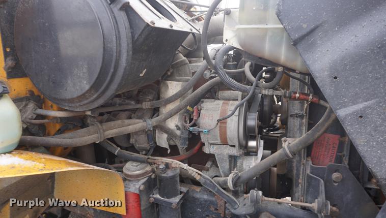 image for item DF7638 2002 International 4900 Crew Cab dump truck