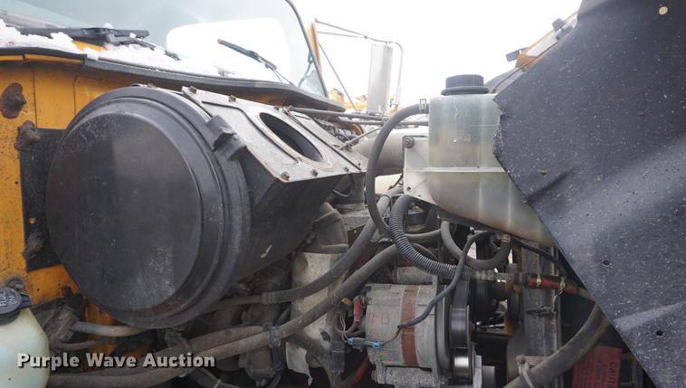 image for item DF7638 2002 International 4900 Crew Cab dump truck