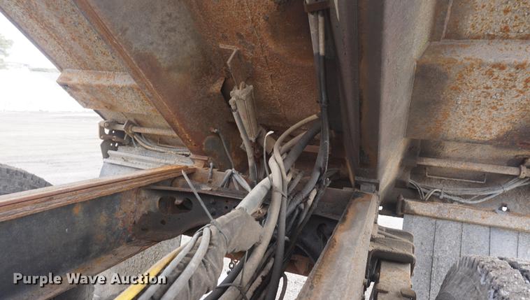 image for item DF7638 2002 International 4900 Crew Cab dump truck