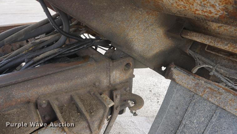 image for item DF7638 2002 International 4900 Crew Cab dump truck