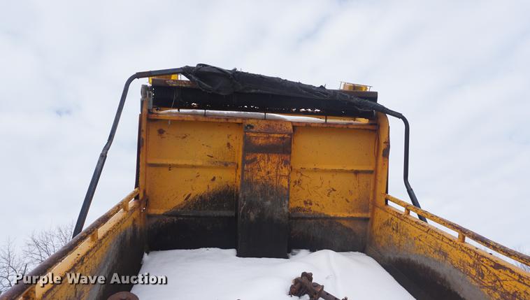 image for item DF7638 2002 International 4900 Crew Cab dump truck