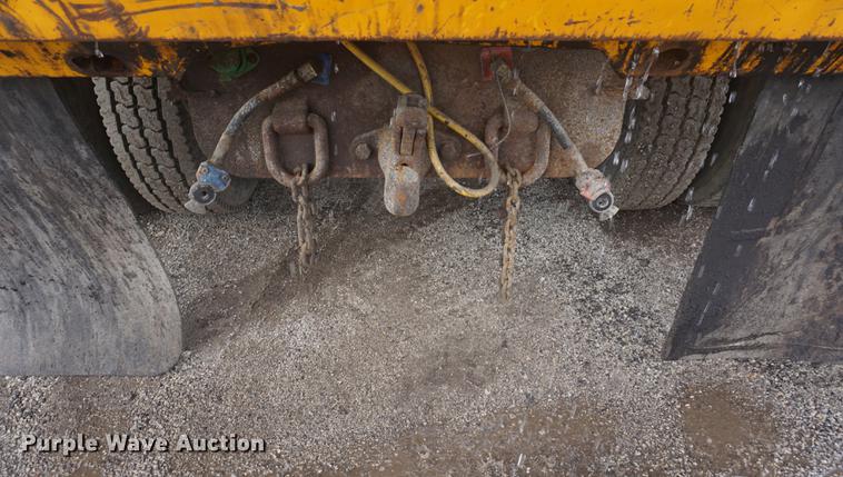 image for item DF7638 2002 International 4900 Crew Cab dump truck