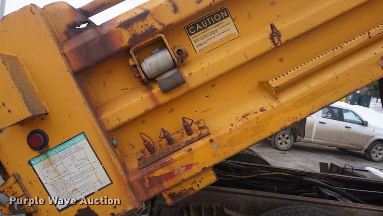 image for item DF7638 2002 International 4900 Crew Cab dump truck