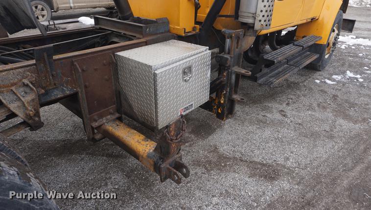 image for item DF7638 2002 International 4900 Crew Cab dump truck